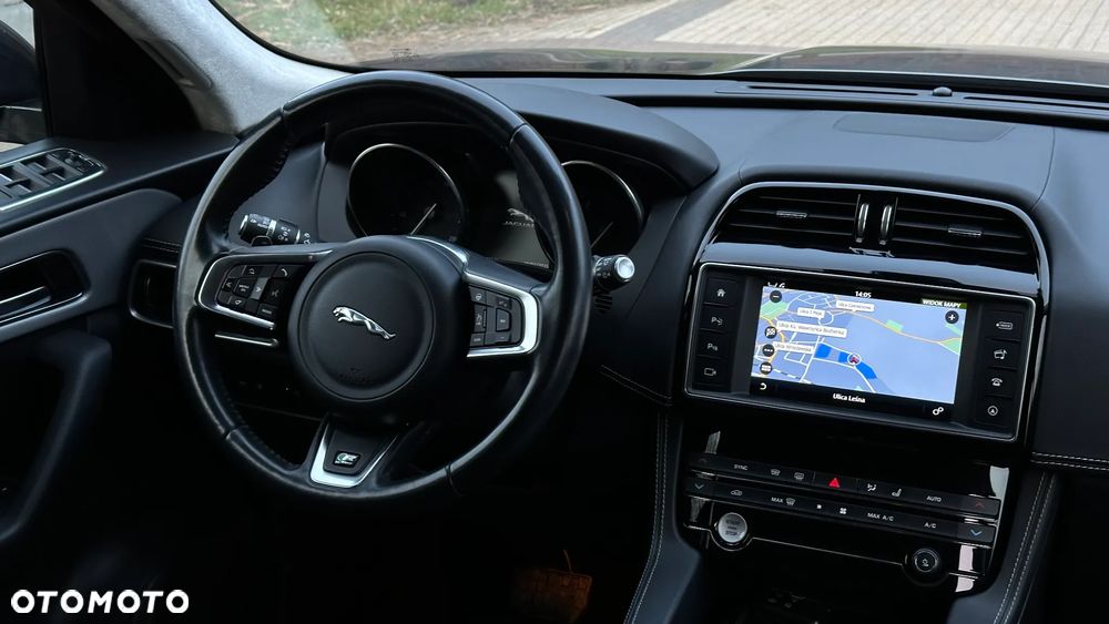 Jaguar F-Pace D200 AWD R-Dynamic HSE 90th Anniversary Edition - 9