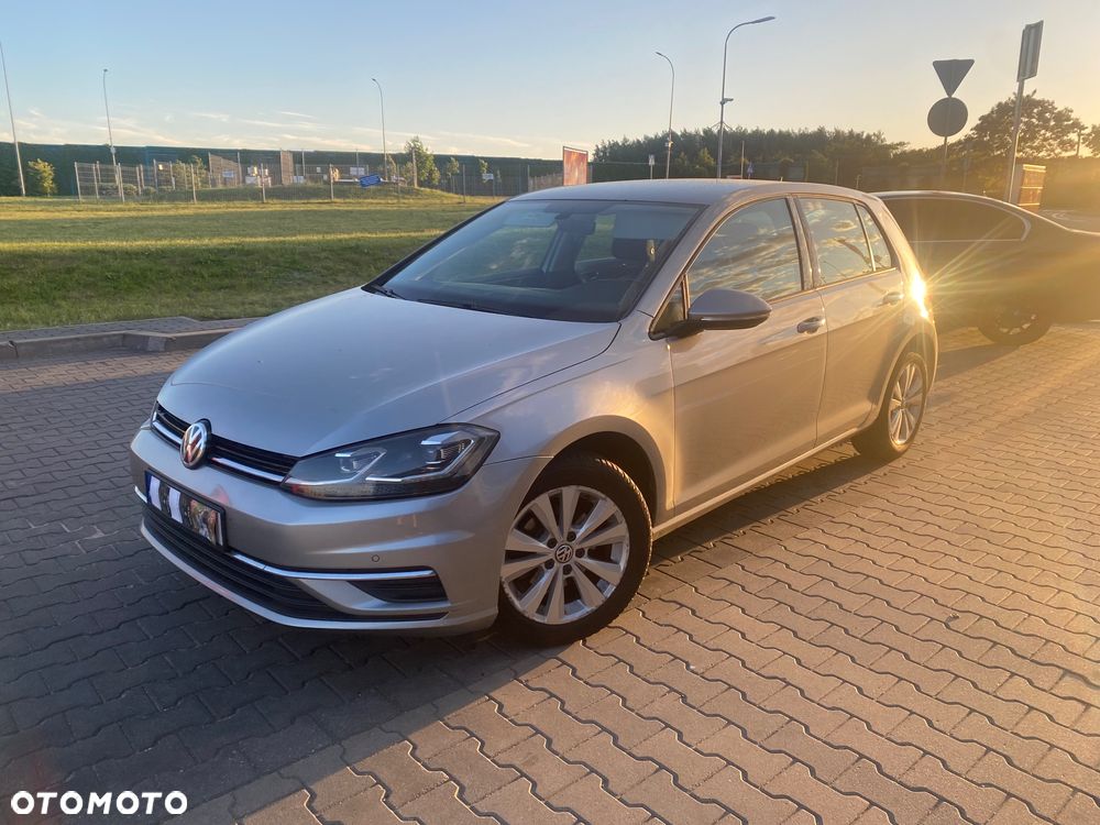 Volkswagen Golf - 1