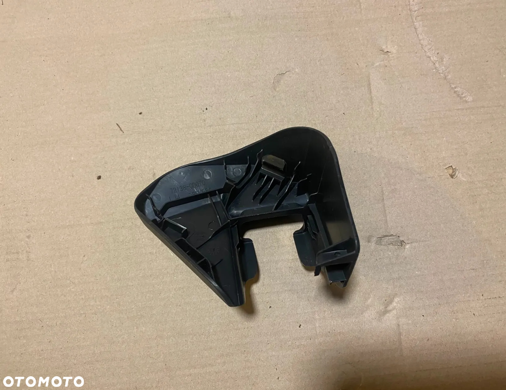 Osłona szyn fotela lewy przód 72138-0D070 Toyota Yaris III lift 2019r. OR - 2