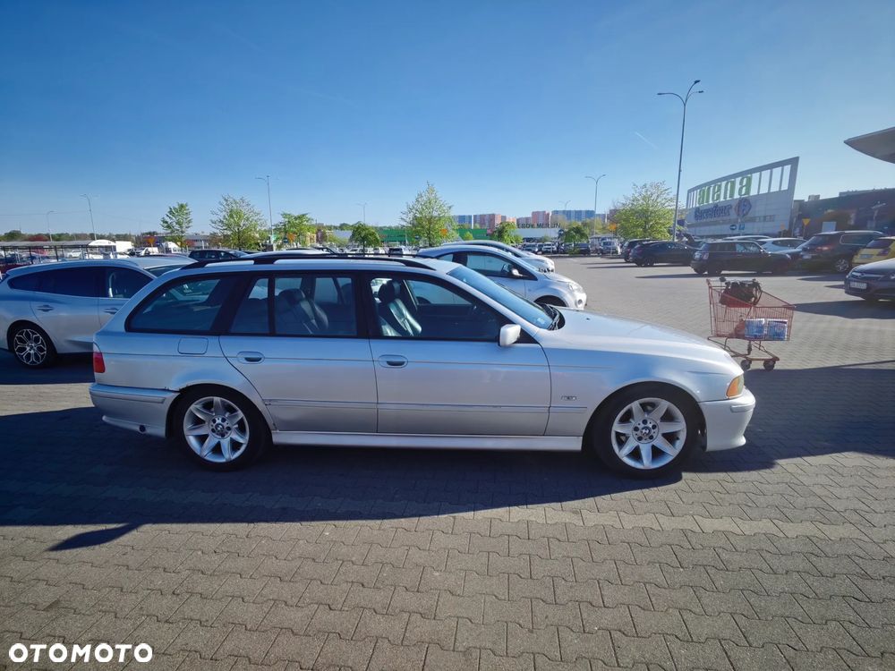 BMW Seria 5 528i - 2