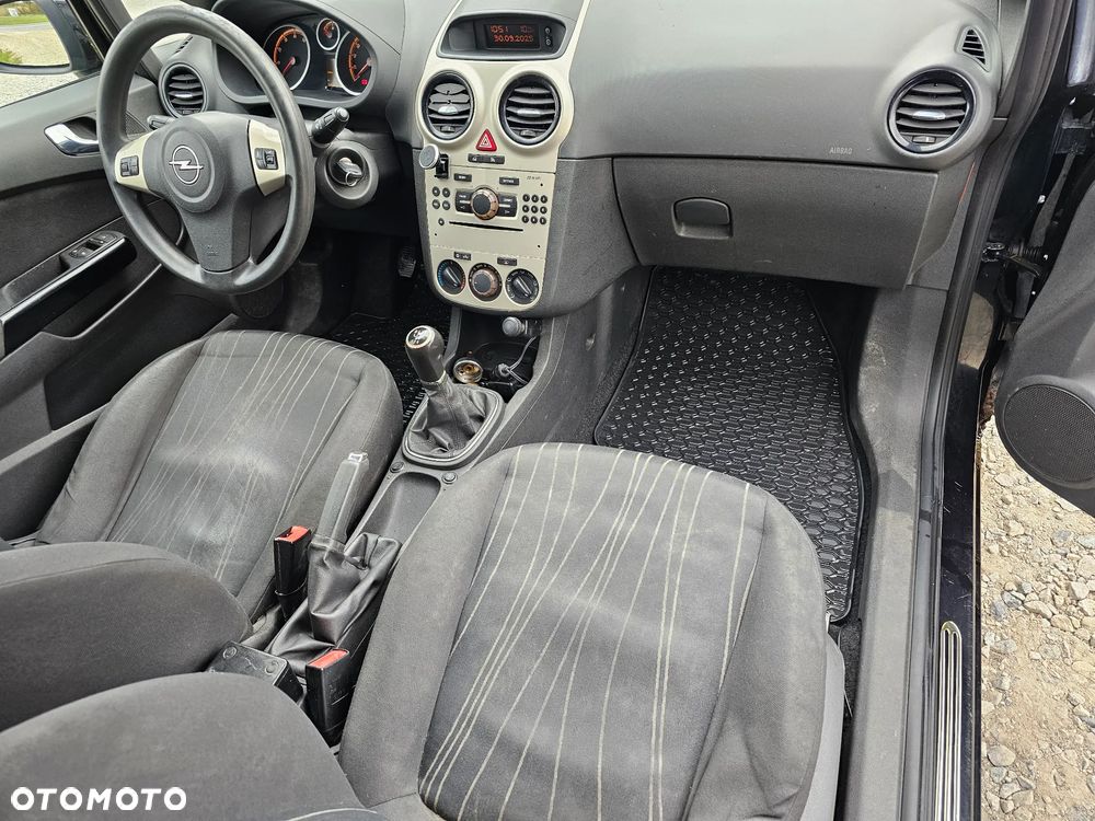 Opel Corsa 1.2 16V Cosmo - 11
