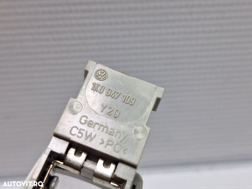 Lampa parasolar VOLKSWAGEN PASSAT Variant (3C5) [ 2005 - 2011 ] TDI (CBDC) 81KW|110HP OEM 1K0947109 - 2