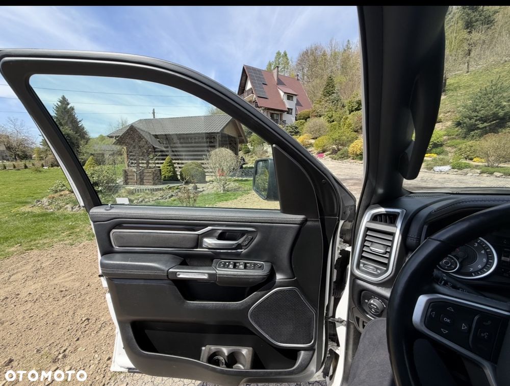 RAM 1500 Crew Cab Shortbed Laramie - 11