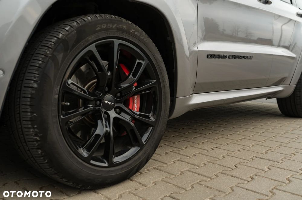 Jeep Grand Cherokee SRT - 16