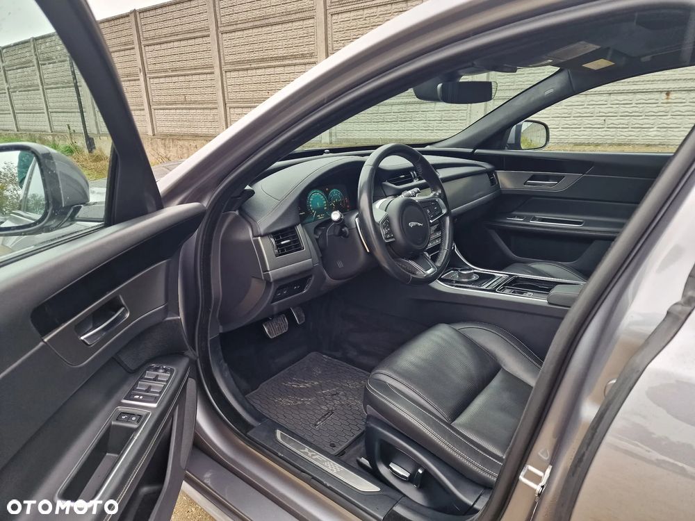 Jaguar XF 20d Sportbrake R-Sport - 7