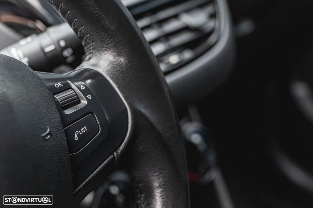 Peugeot 208 1.6 BlueHDi Style - 13