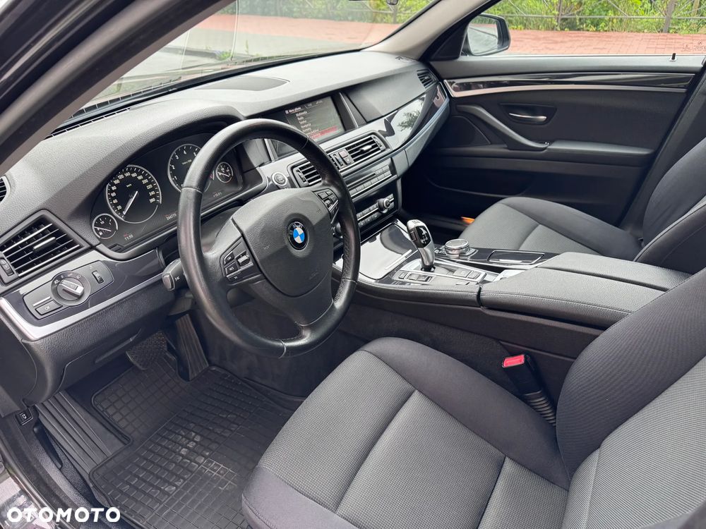 BMW Seria 5 520i - 7