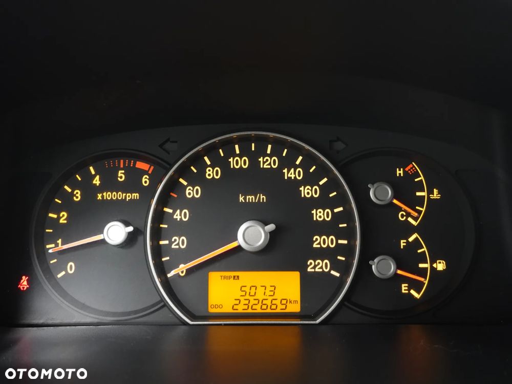Kia Carens - 32