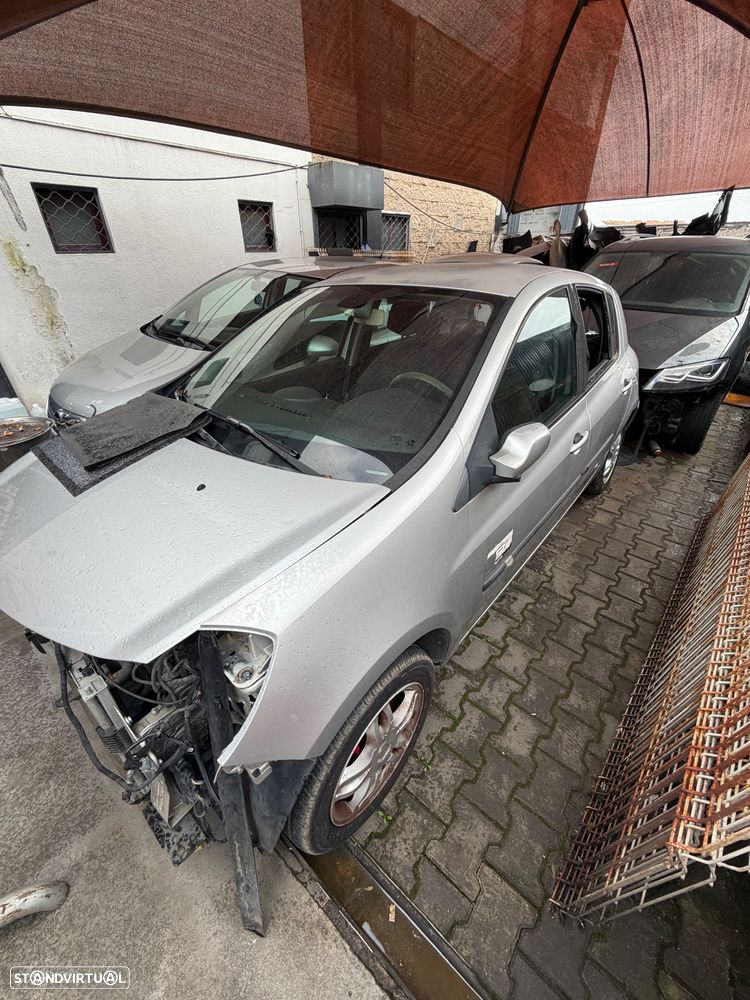 Renault Clio 1.2 16V Privilège - 1