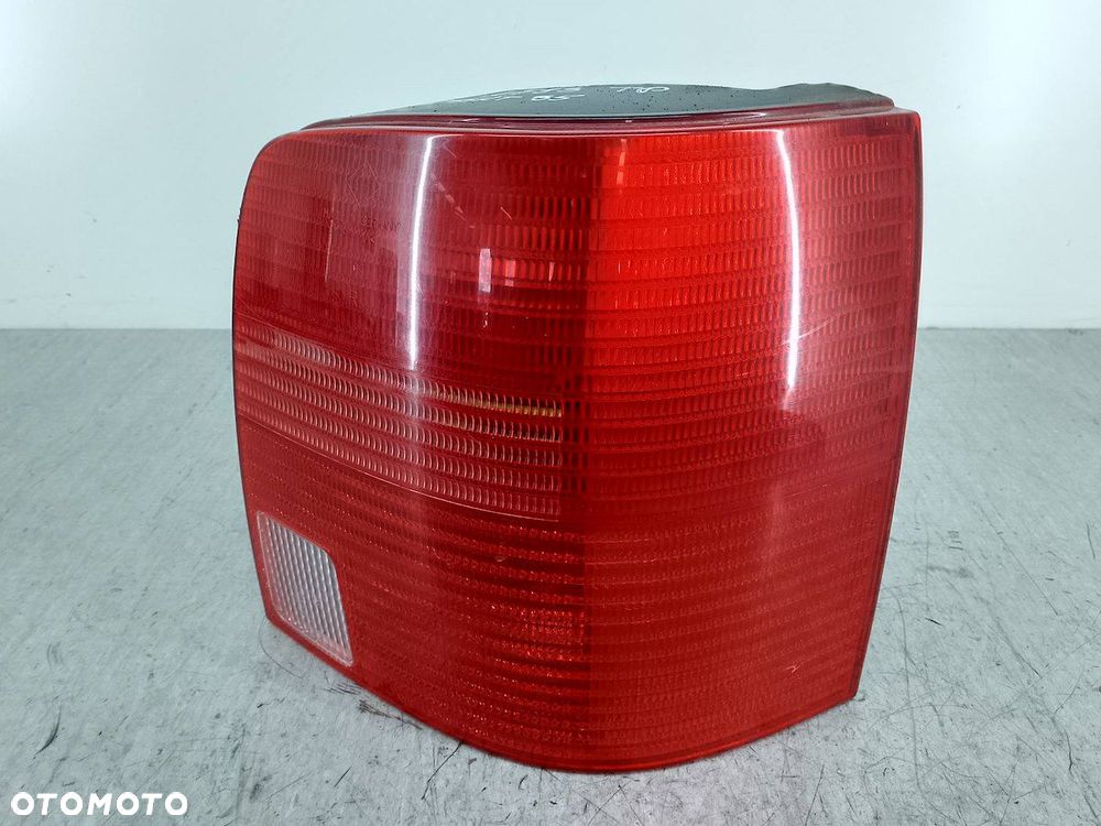 LAMPA TYLNA PRAWA VW PASSAT B5 3B9945112F KOMBI - 7