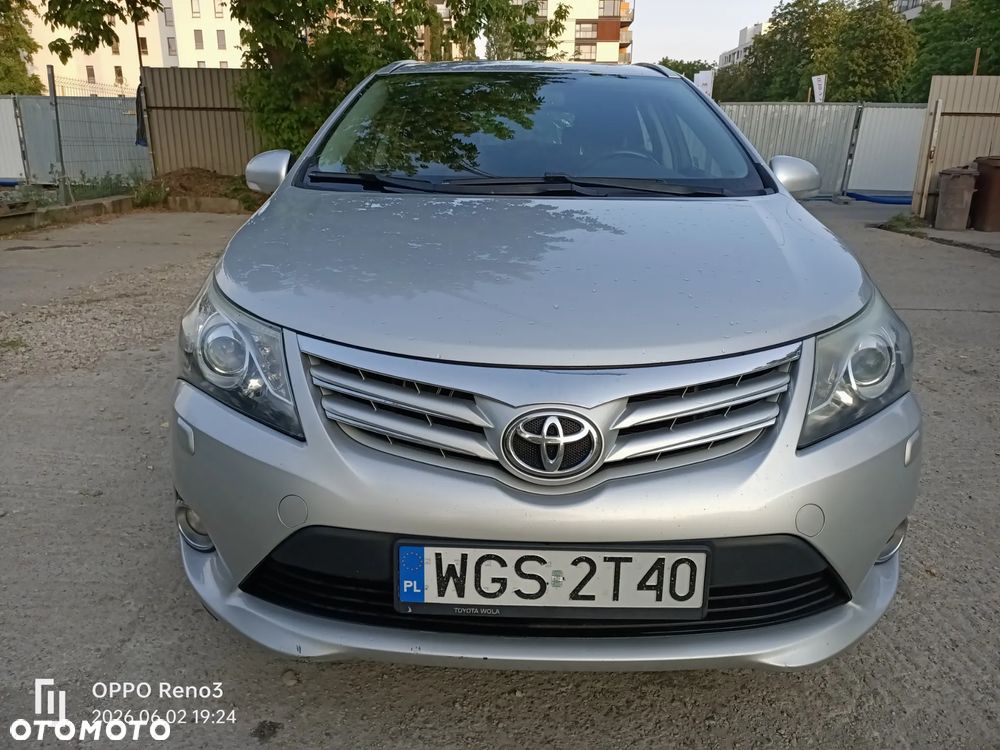 Toyota Avensis 1.8 Sol - 12