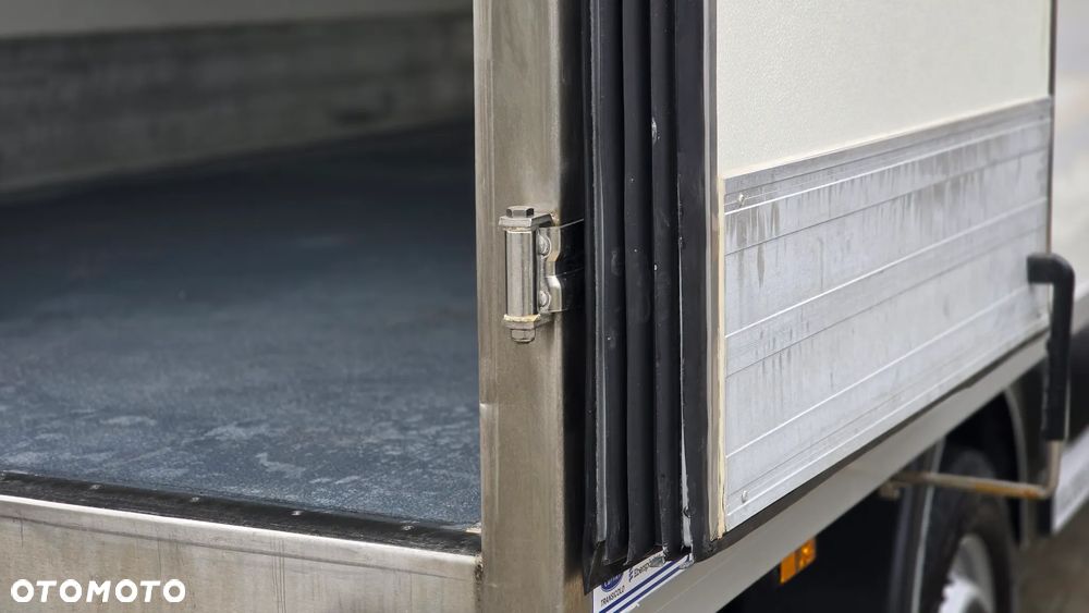 Iveco ❗️❗️DAILY 3.0 180Km 35S18 JAK NOWY ❗️❗️LIFT / CHŁODNIA MROŹNIA -32 +32 / ZASILANIE 230V / PIERWSZY WŁASCICIEL / NAVI / KAMERA COFANIA / FULL LED / TEMPOMAT AKTYWNY / GRUBA ŚCIANKA / ZABUDOWA IGLOOCAR / AGREGAT CARRIER / WERSJA WZMOCNIONA / FULL OPCJA / SERWIS ASO / SALON POLSKA /❗❗ JAK Z SALONU - NOWY -❗❗ - 22