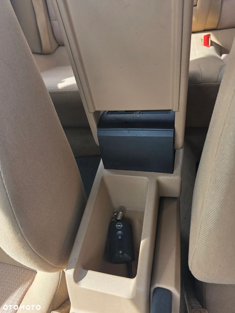 Opel Vectra 1.8 Cosmo EasyTronic - 24