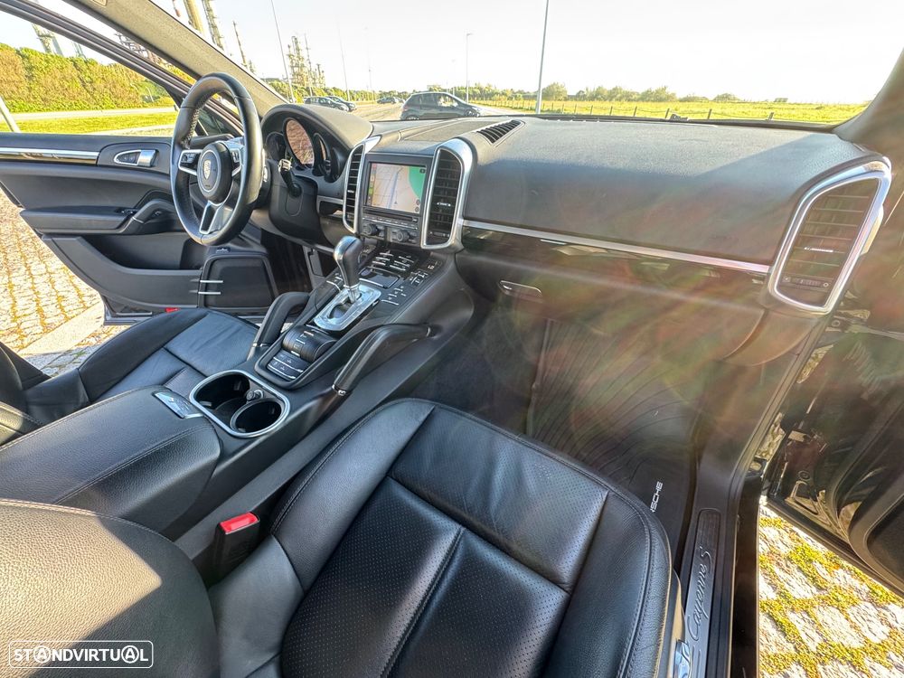 Porsche Cayenne - 21