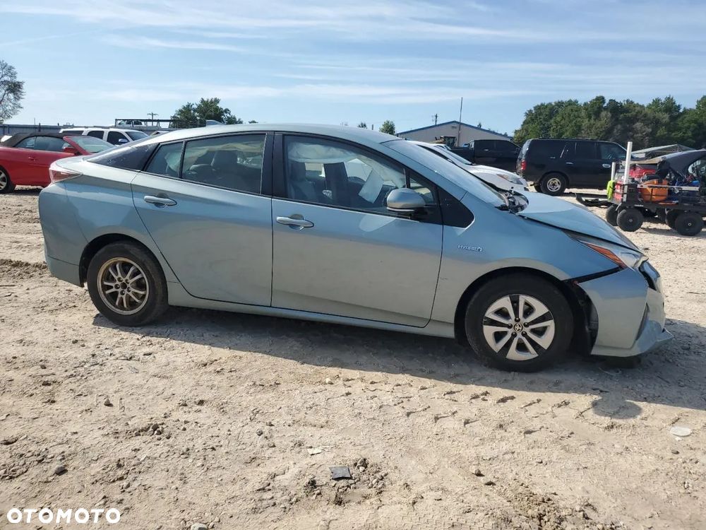 Toyota Prius (Hybrid) - 8