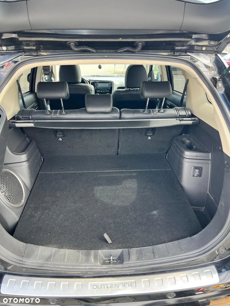 Mitsubishi Outlander 2.0 4WD Plus - 18