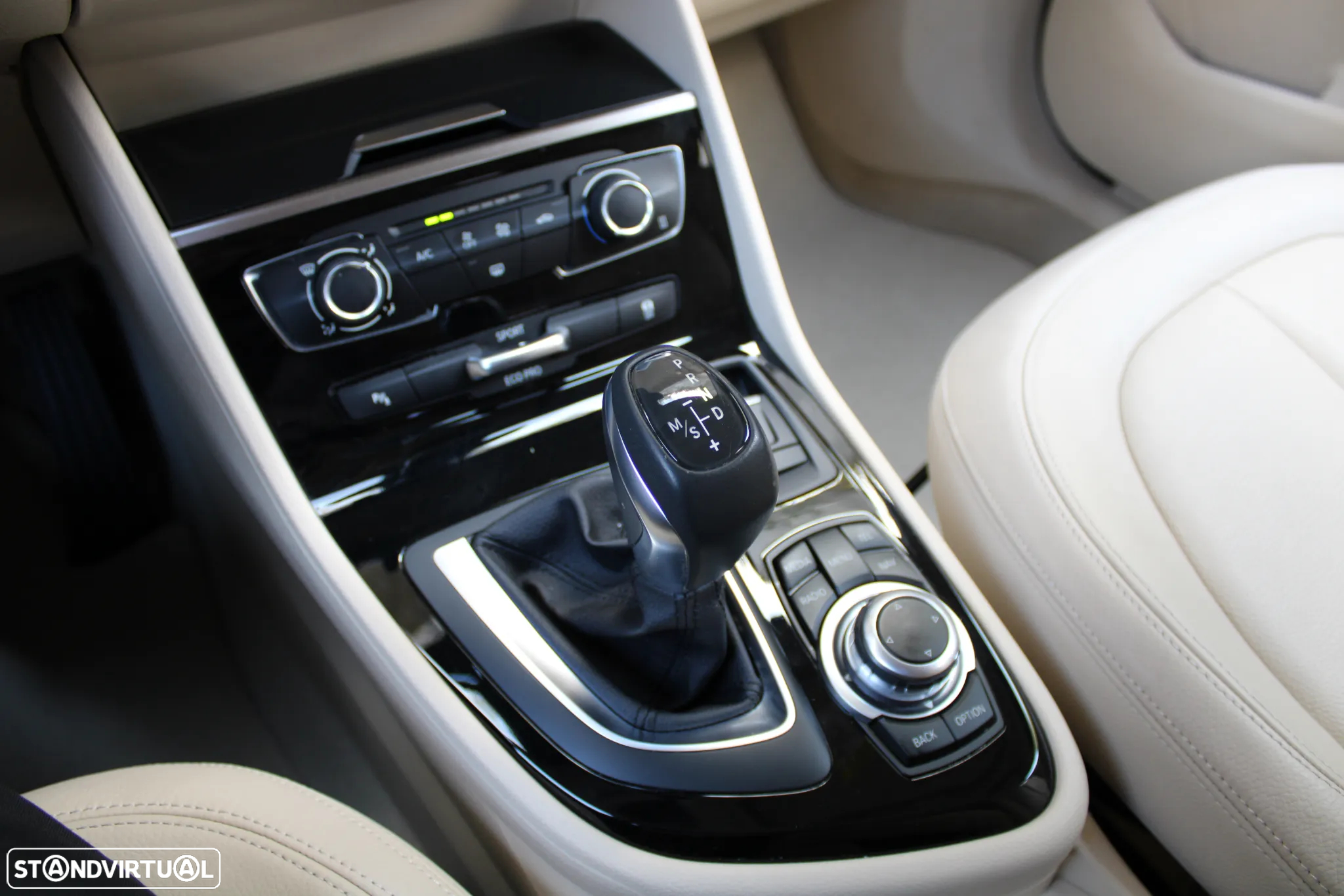 BMW 218 Active Tourer d Advantage Auto - 41