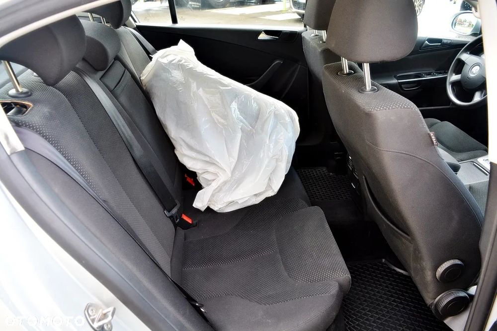 Volkswagen Passat 2.0 TDI DPF Comfortline DSG - 12