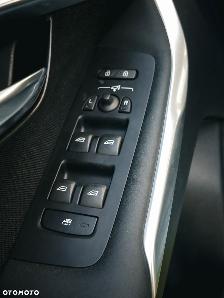 Volvo V40 D4 Summum - 18