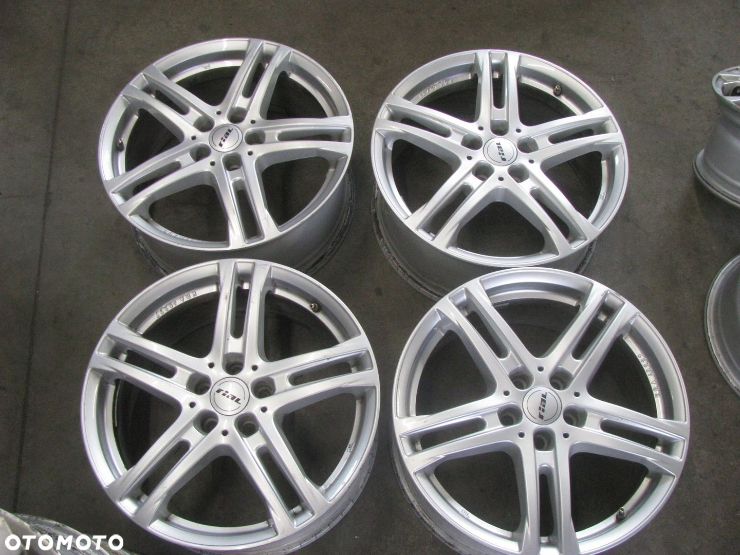 Felga aluminiowa Rial Focus MK4 8.0" x 18" 5x112 ET 48 - 3