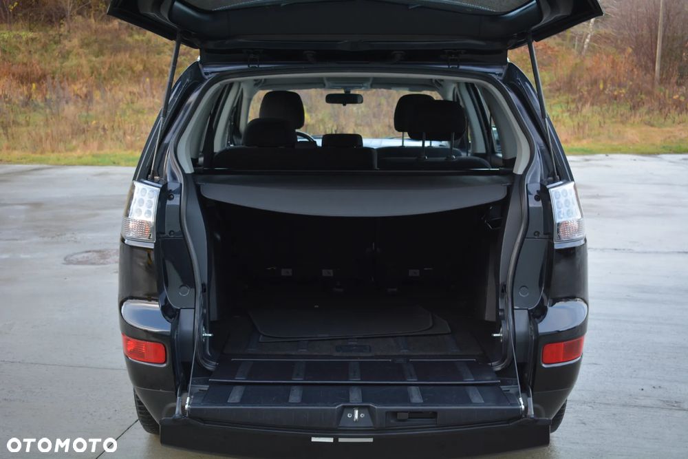 Mitsubishi Outlander - 26