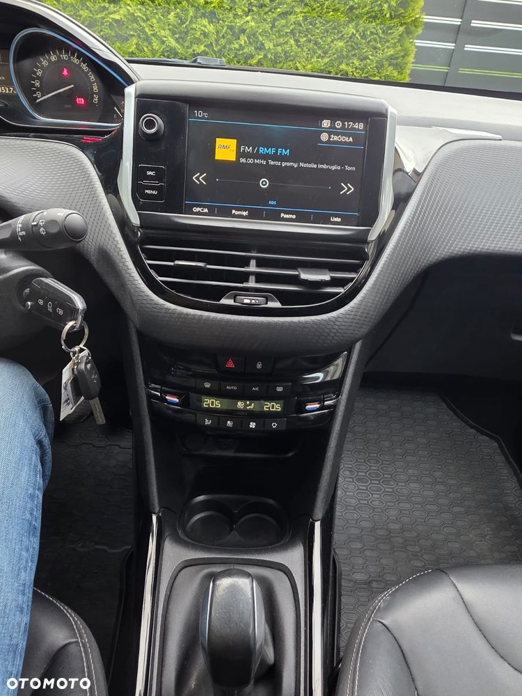 Peugeot 2008 1.2 Pure Tech Allure S&S - 29