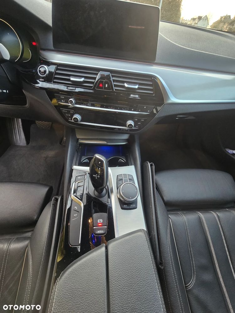 BMW Seria 5 520d xDrive Sport Line - 16