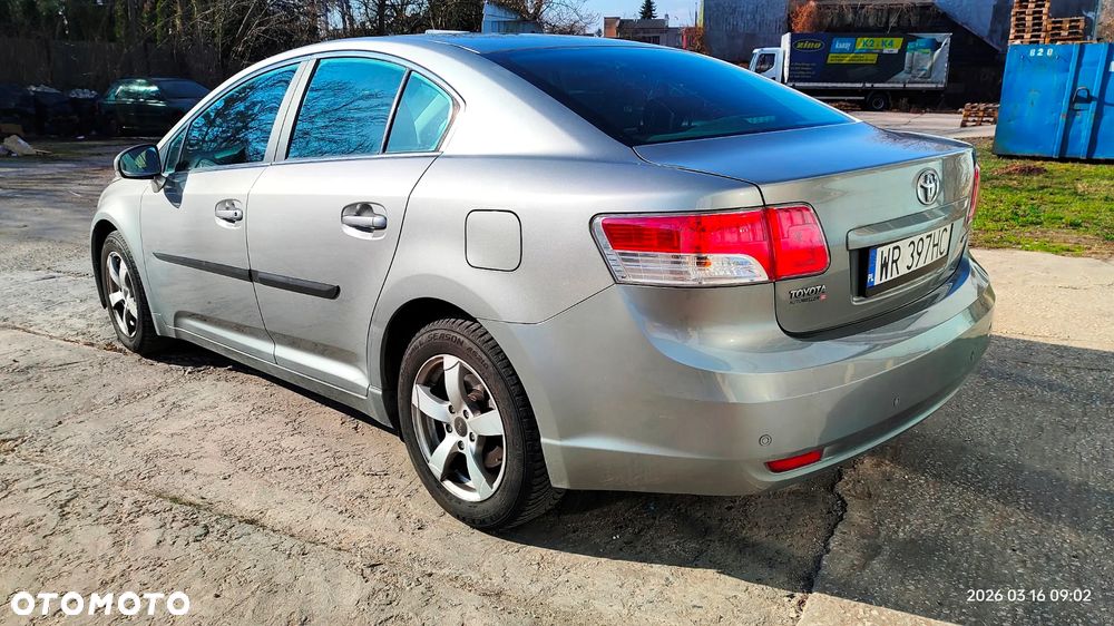Toyota Avensis 1.6 Sol - 8