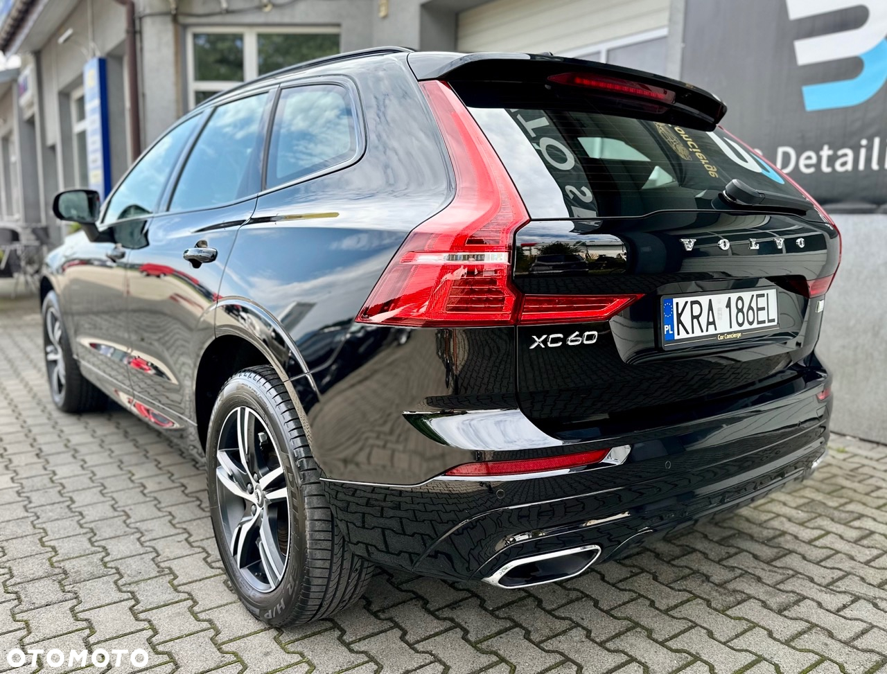 Volvo XC 60 T6 AWD Plug-In Hybrid R-Design - 11