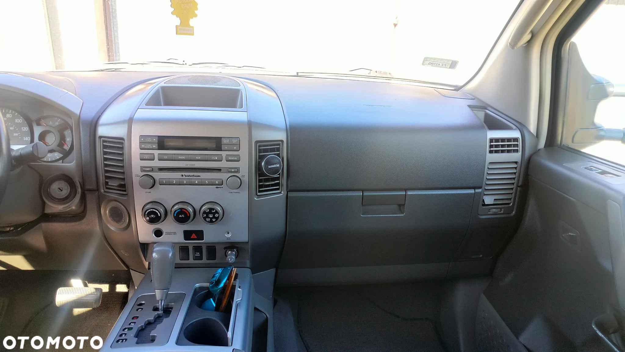 Nissan Titan 5.6 V8 LE Crew Cab - 32