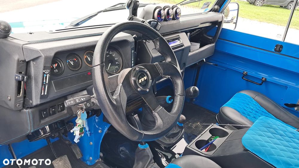 Land Rover Defender 90 2.5 TDI - 9