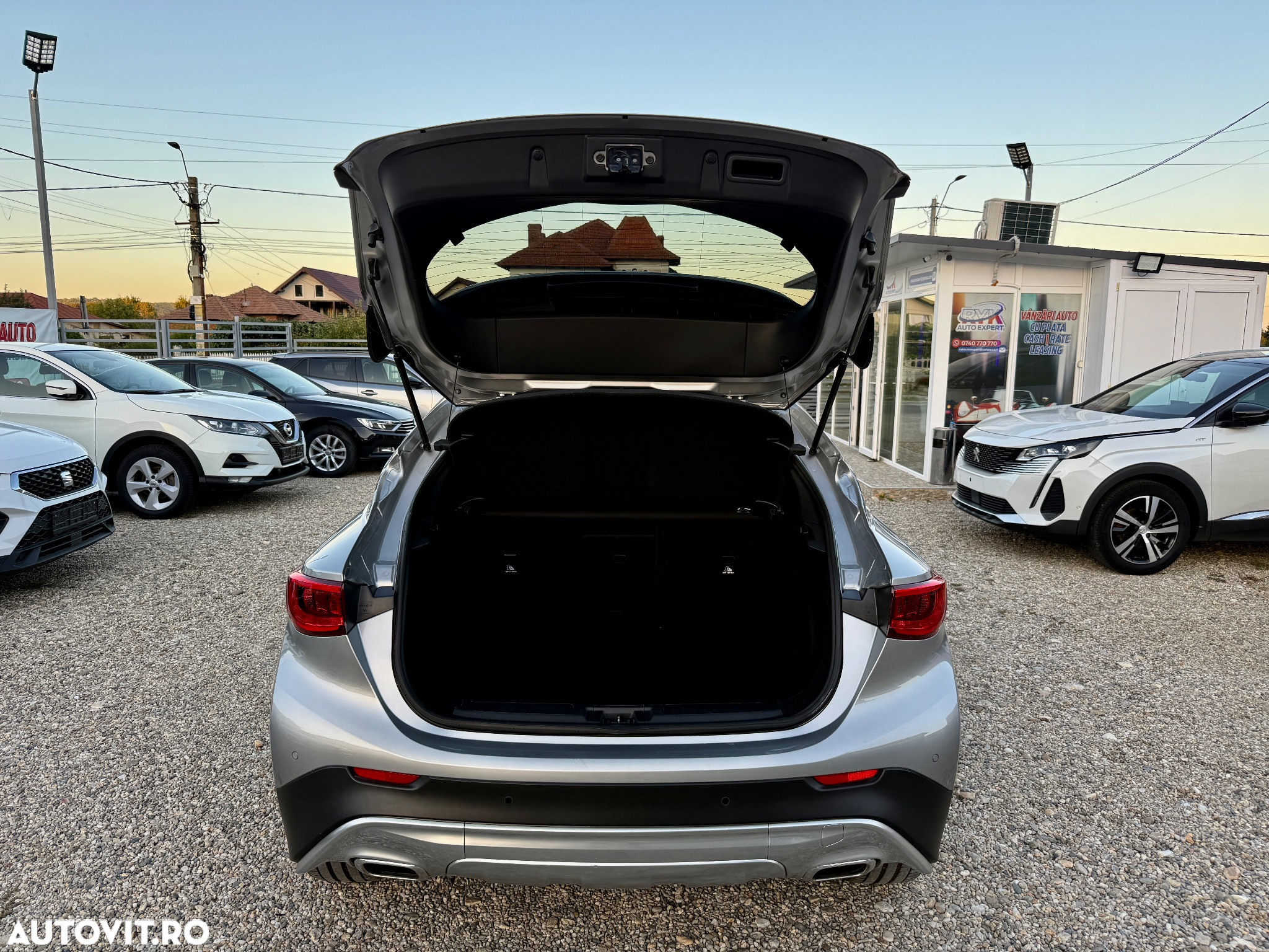 Infiniti QX30 2.2d DCT AWD Luxe Tech - 32