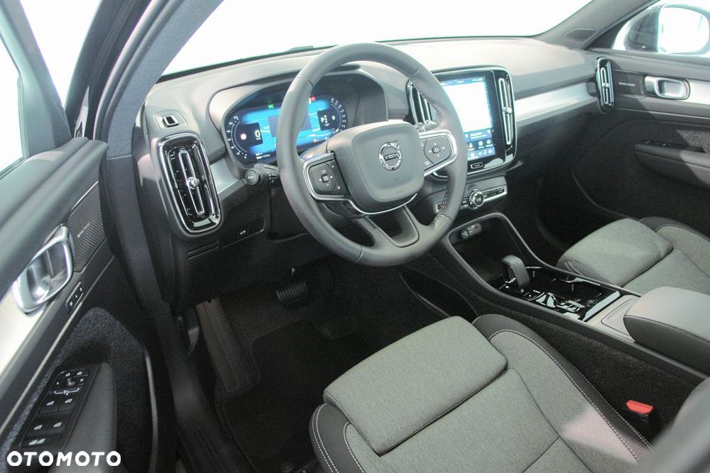 Volvo XC 40 B3 B DKG Plus Black Edition - 12