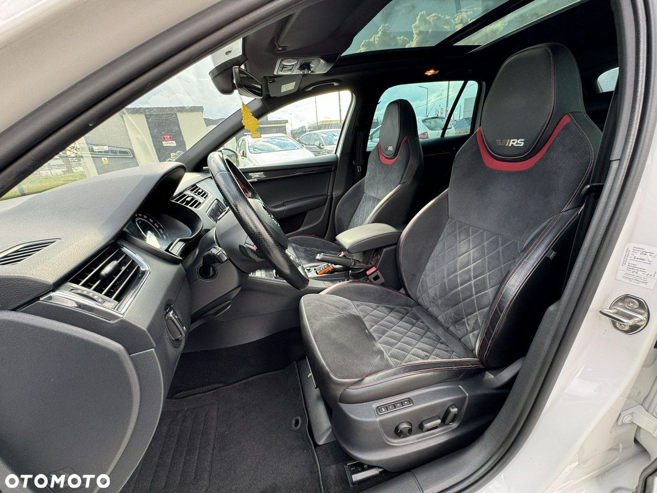 Skoda Octavia Combi 2.0 TDI DSG RS - 18