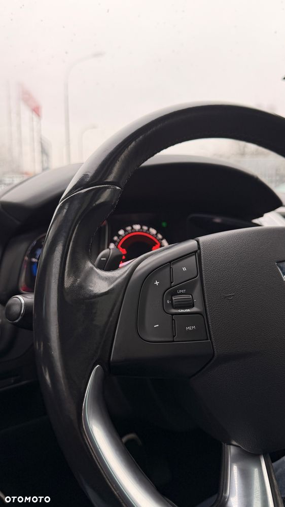 Citroën DS5 Hybrid4 EGS6 SportChic - 24