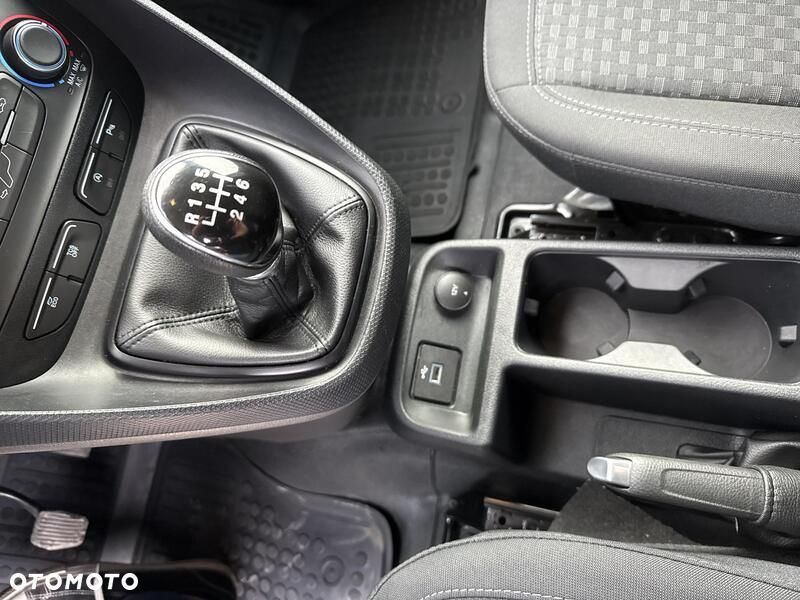 Ford Transit Connect - 17