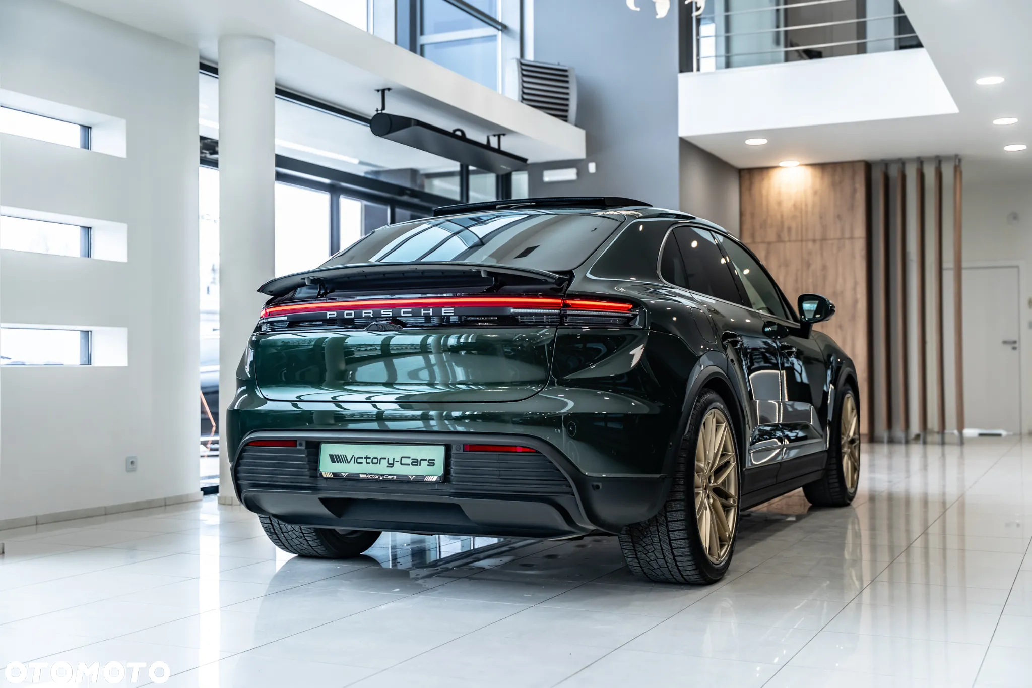 Porsche Macan 4 - 11