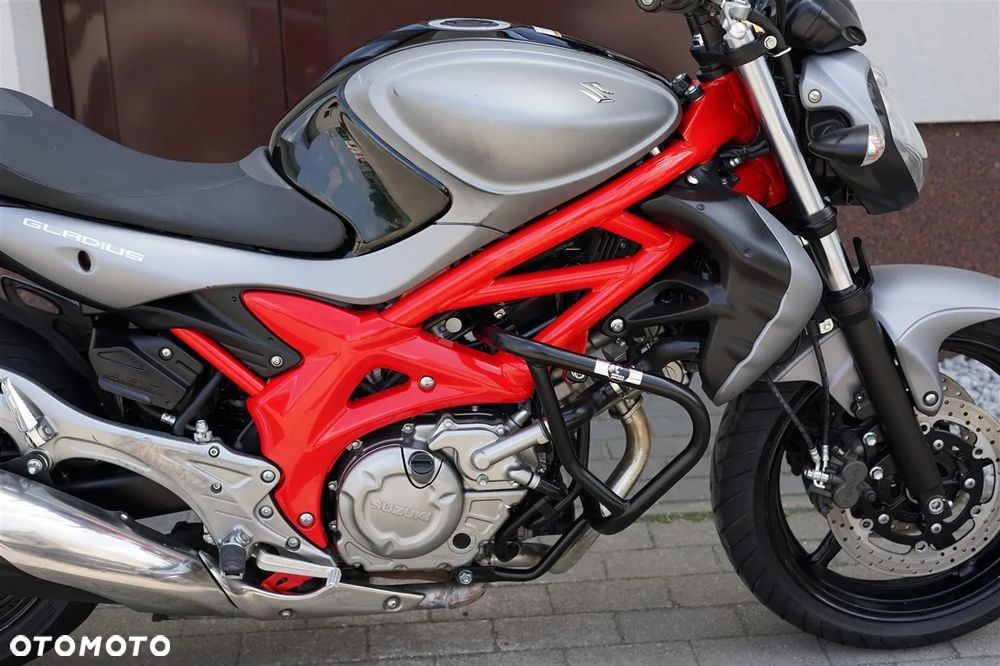 Suzuki Gladius - 9