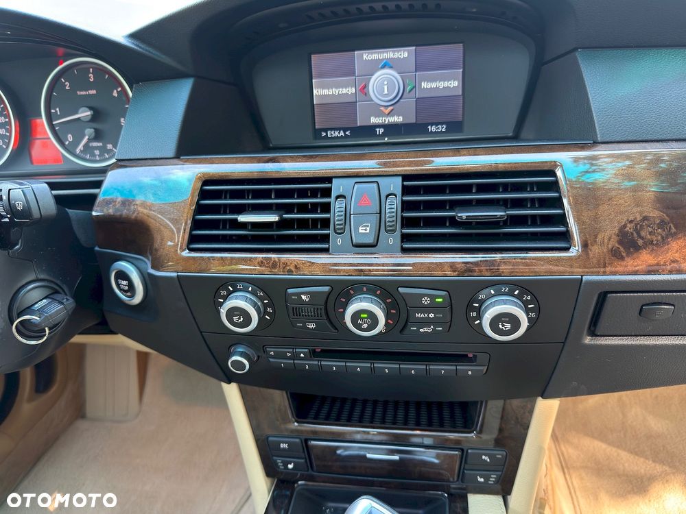 BMW Seria 5 525xd - 27