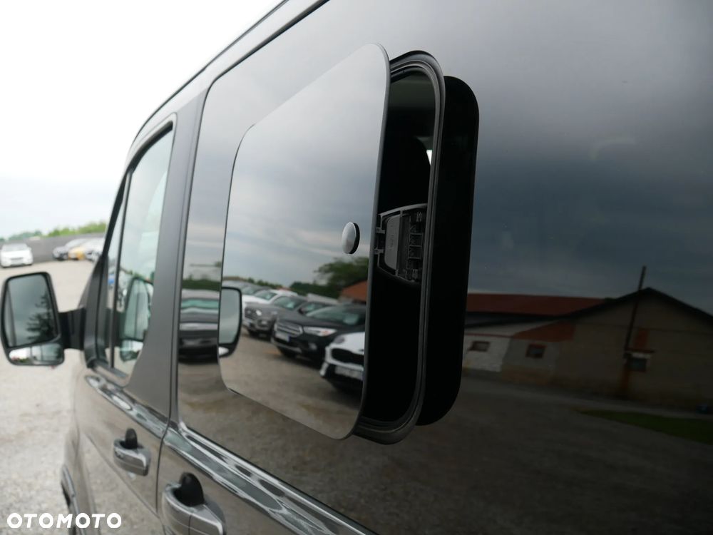 Ford Tourneo Custom 320 L2H1 VA Autm Titanium - 16