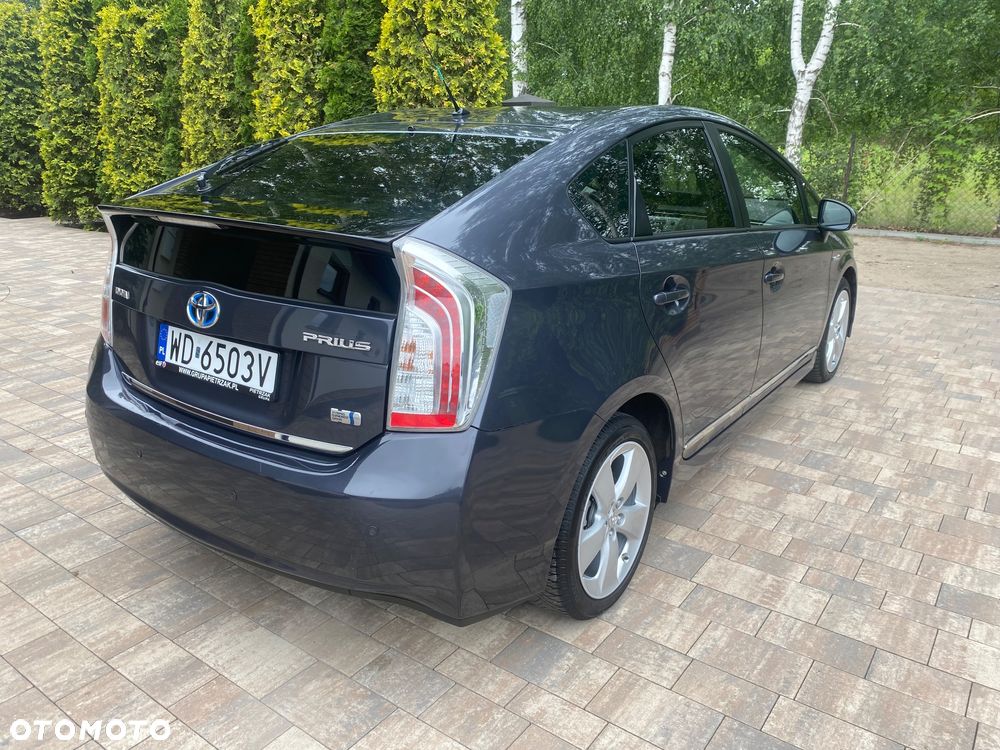 Toyota Prius (Hybrid) Executive - 3