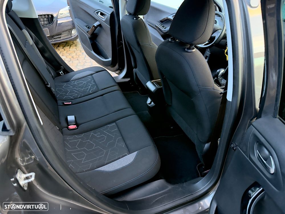 Peugeot 2008 1.5 BlueHDi Signature - 46