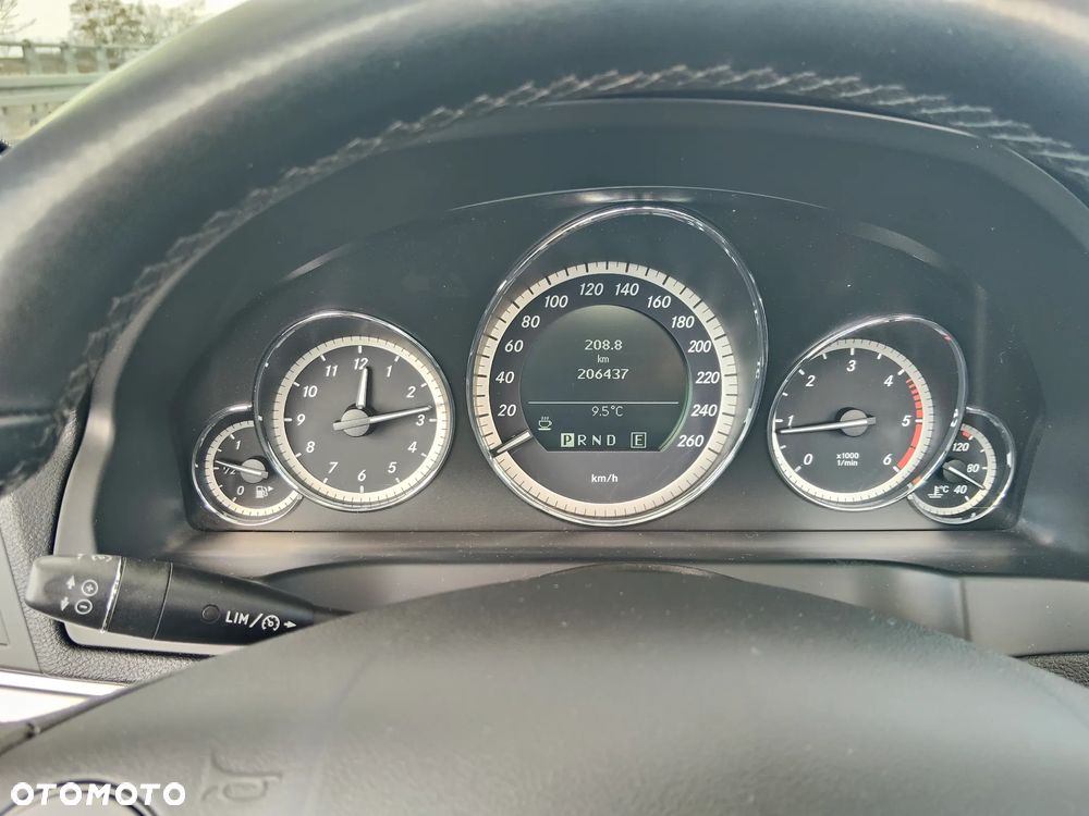 Mercedes-Benz Klasa E 220 CDI DPF BlueEFFICIENCY Automatik Avantgarde - 13