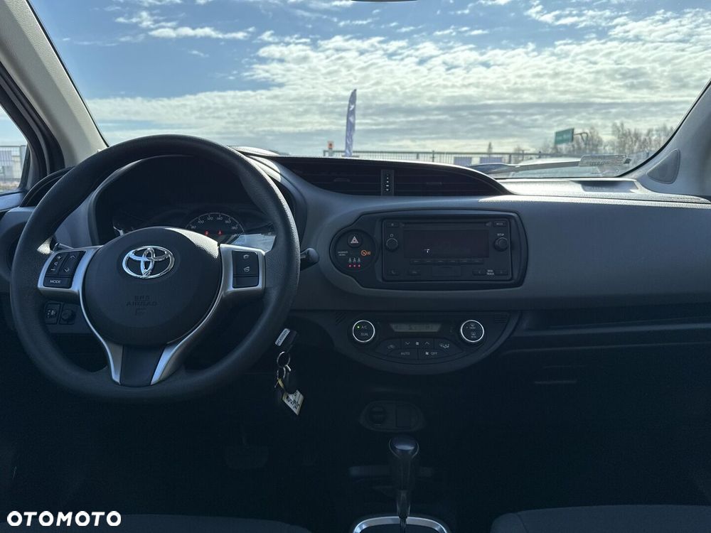 Toyota Yaris - 10