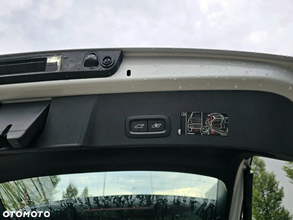 Volvo XC 40 B4 B AWD R-Design - 25