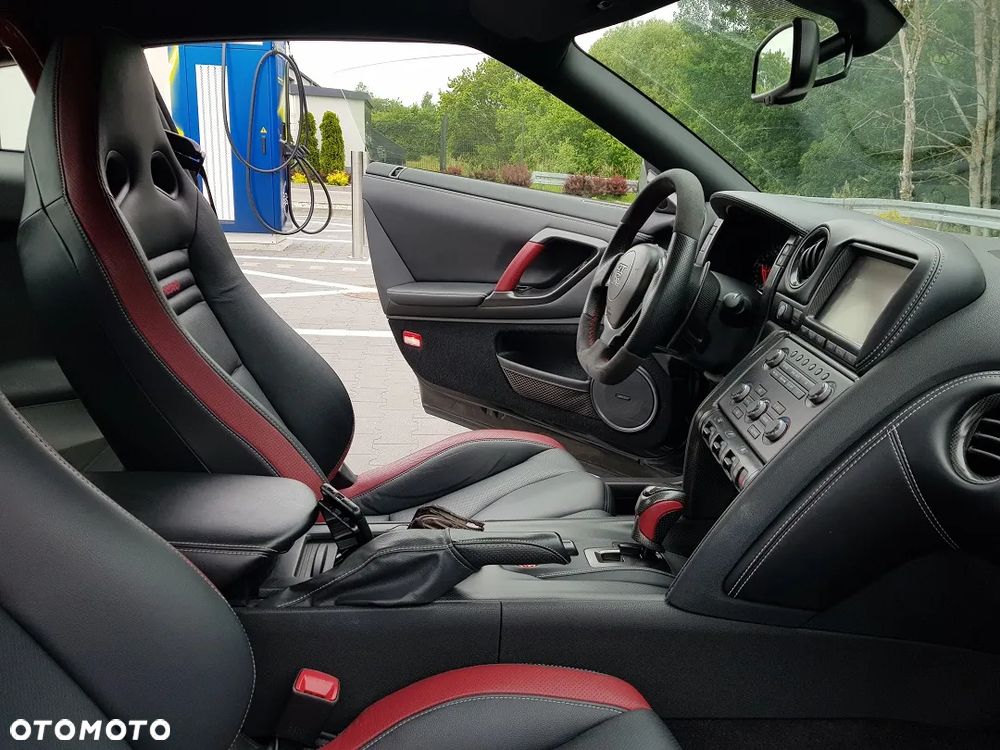 Nissan GT-R - 18