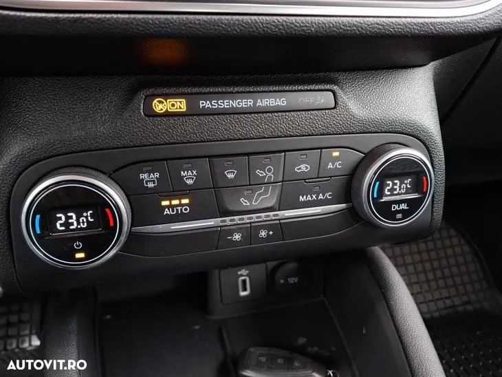 Ford Focus 1.5 TDCi Powershift Titanium - 23