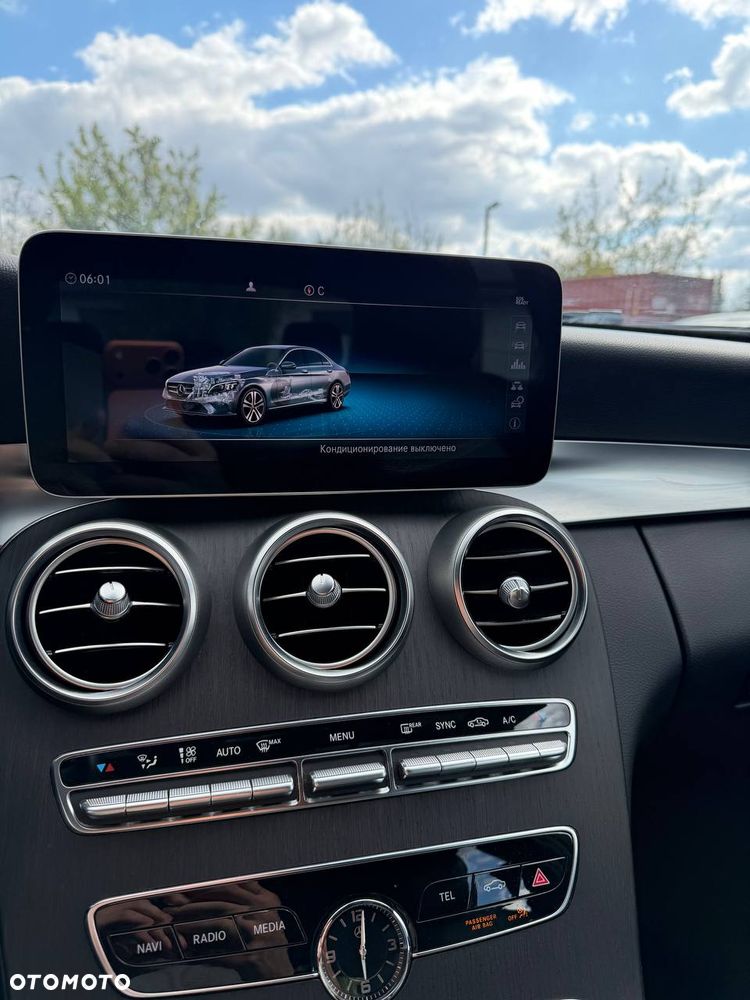 Mercedes-Benz Klasa C 300 4Matic 9G-TRONIC AMG Line - 37