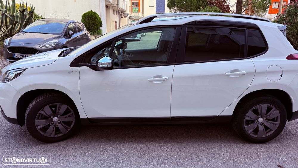 Peugeot 2008 1.2 PureTech Style - 3