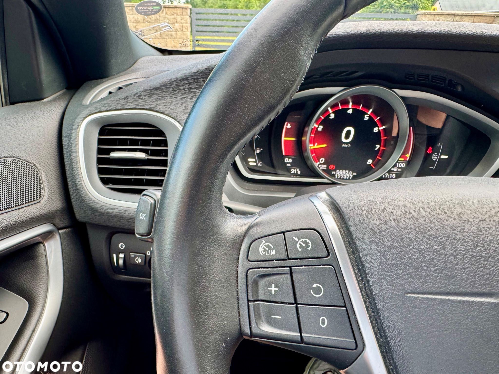 Volvo V40 Cross Country T3 Momentum - 19